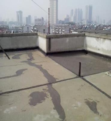 于洪漏水维修 楼顶漏水是什么原因，楼顶漏水维修方法是什么?